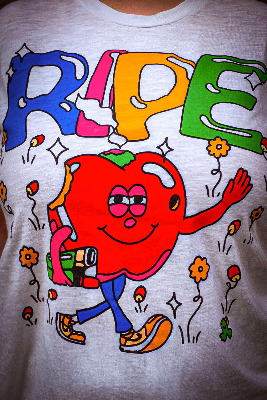 Smokin' Apple Tee (White) – Ripe Band